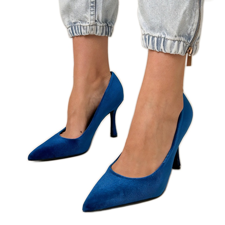 Bombas de terciopelo azul marino en el talón alto Bombas de terciopelo azul marino en el talón alto