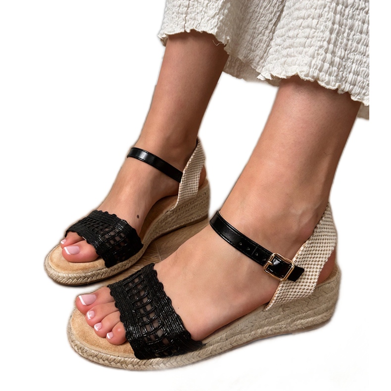 Sandalias de cuña negra con cinturón trenzado negro