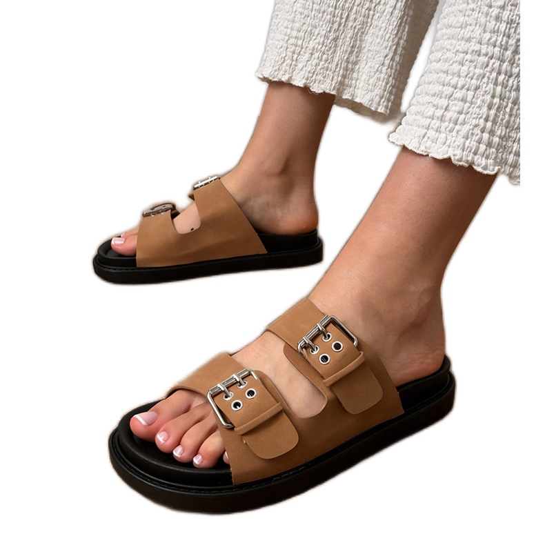 Flip brown -flops con abrazaderas en rayas marrón Flip brown -flops con abrazaderas en rayas marrón