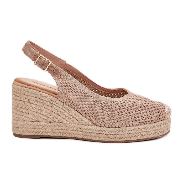 Sandalias para mujeres para cuña con una trenza oscura beige Sandalias para mujeres para cuña con una trenza oscura beige