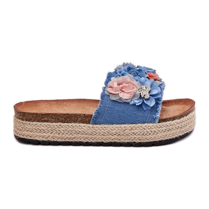 Flip Flip Flip Flip en la plataforma con trenza y flores azules
