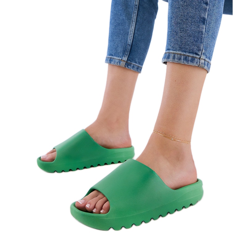 Chanclas de goma de mujeres verdes