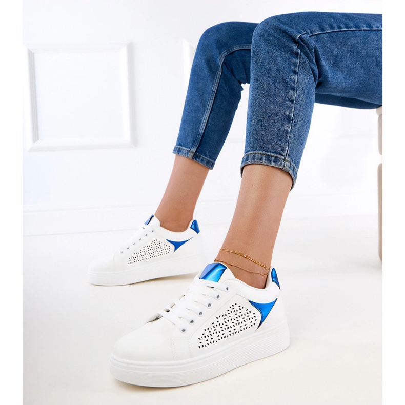 Zapatillas blancas con insertos azules en la plataforma blanco Zapatillas blancas con insertos azules en la plataforma blanco