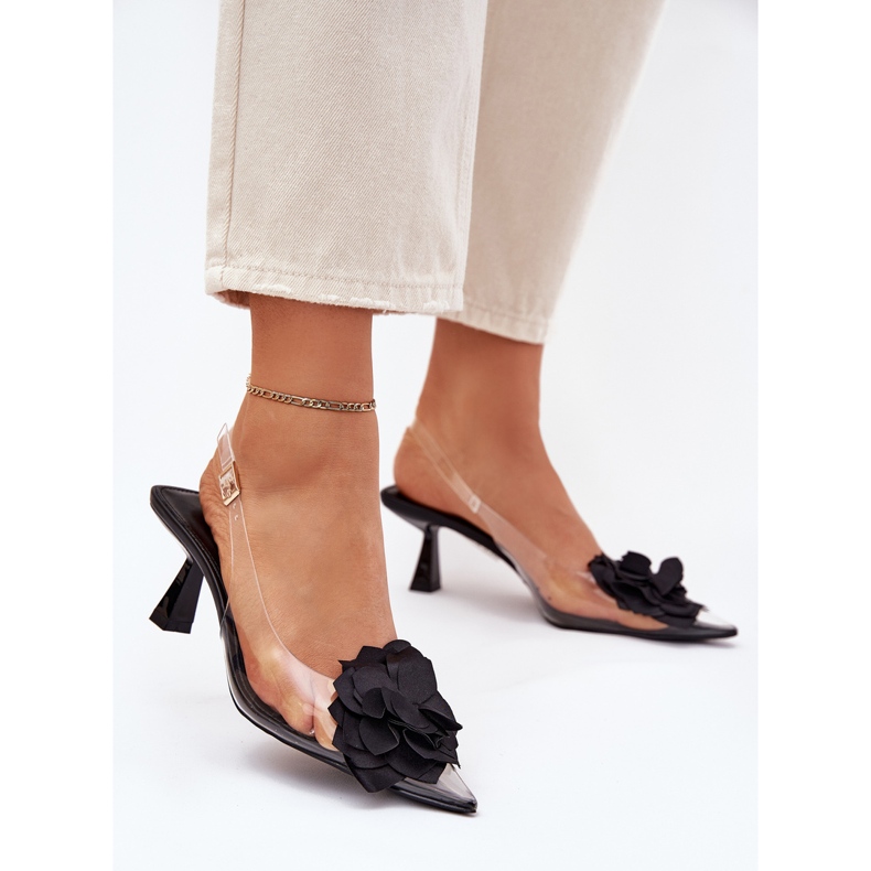 Sandalias transparentes en un tacón alto con una flor decorativa negra negro Sandalias transparentes en un tacón alto con una flor decorativa negra negro