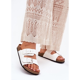 Chanclas para mujeres en la plataforma de corcho Bebas blancas blanco