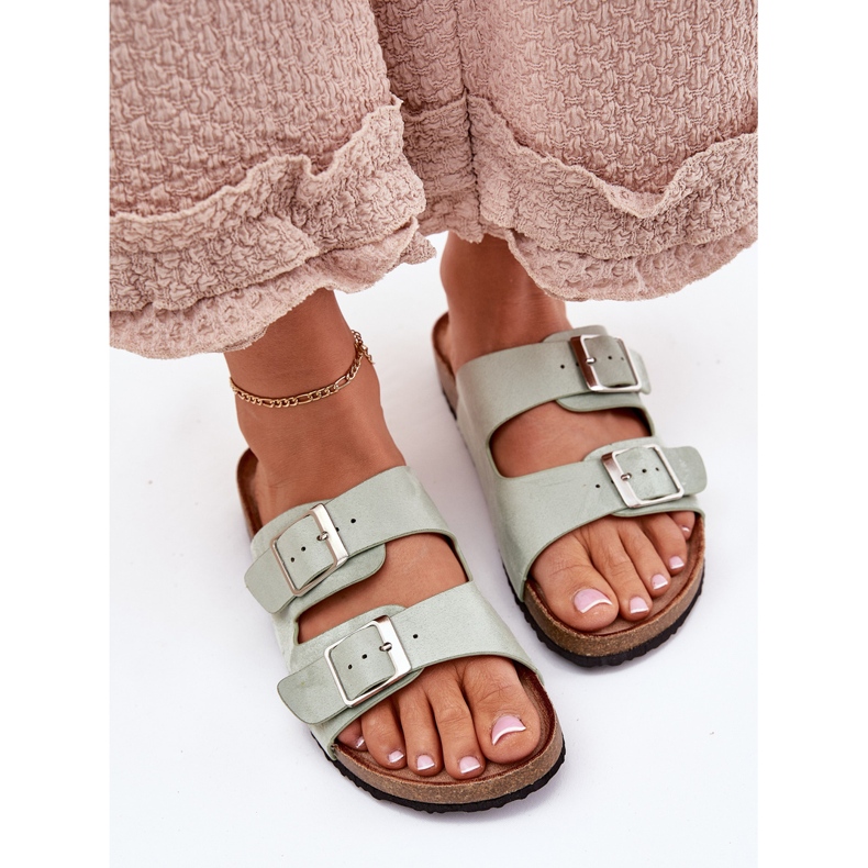 Flip Flip Flip Flip en las pinzas de menta de la plataforma de corcho verde Flip Flip Flip Flip en las pinzas de menta de la plataforma de corcho verde