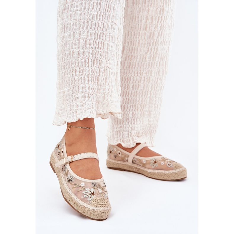Mesh alpargatas con bordados en la plataforma beige