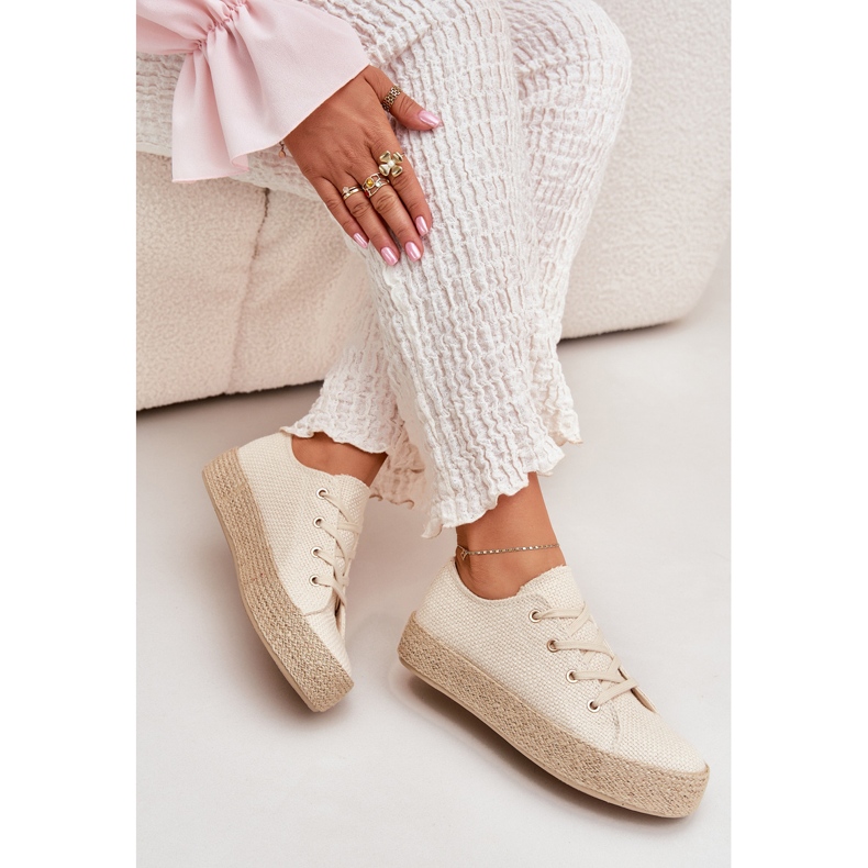 Zapatillas para mujeres en la plataforma con trenza beige