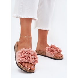 Zapatillas para mujeres en una suela de corcho con flores rosa rosado