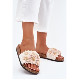 Zapatillas para mujeres en una suela de corcho con flores beige