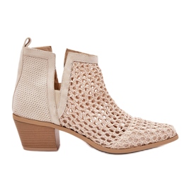 Tacones altos de las mujeres con recortes y trenzas beige brillantes