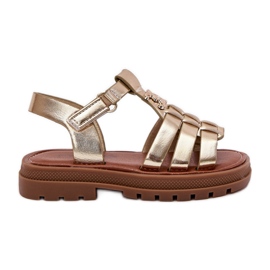Sandalias de niñas con un detalle decorativo de oro dorado