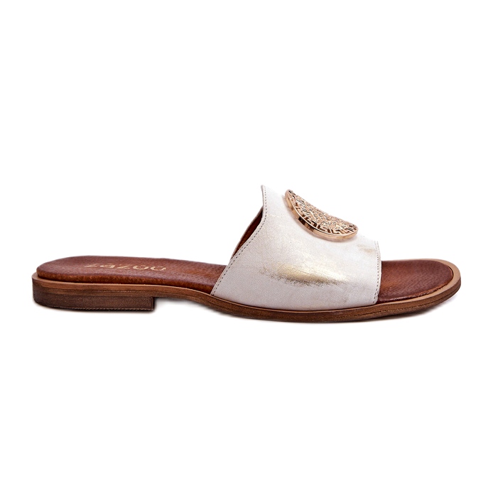 Zazoo 2938 Chanclas de Piel con Tacón Plano y Adorno Dorado, Cepillado blanco