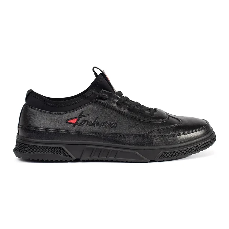 Zapatos deportivos negros aislados