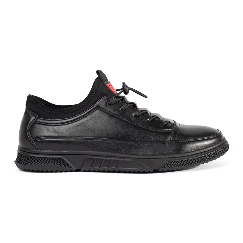Zapatos deportivos negros aislados