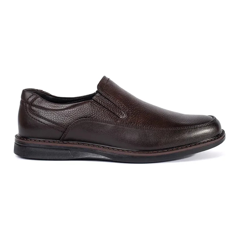 Elegantes zapatos de hombre marrón