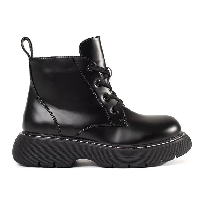 Botas negras atadas a la plataforma negro