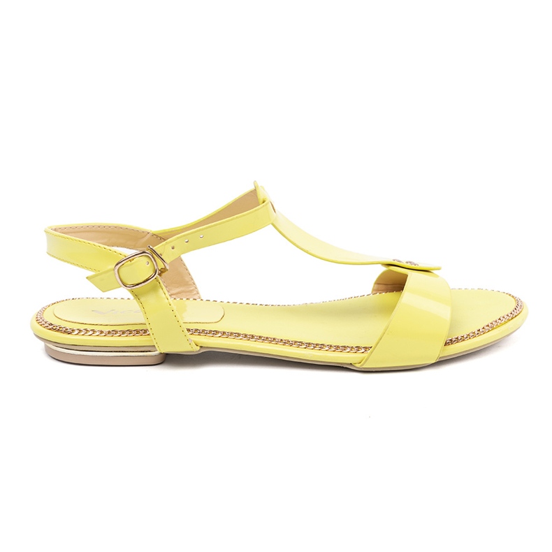 Sandalias amarillas en una suela plana amarillo