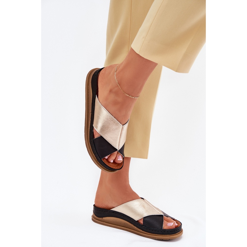 Flip de cuero para mujeres en la plataforma Maciejka L4986-25 de oro negro