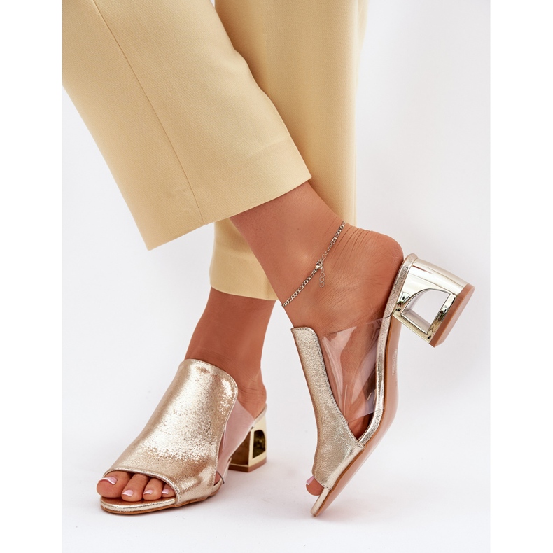 Flip Flip Flip Flip en el poste dorado Flip Flip Flip Flip en el poste dorado