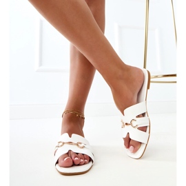 Chanclas blancas con una decoración dorada blanco