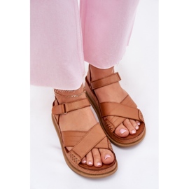 Sandalias de cuero para mujeres en la plataforma Maciejka L7064-04 Brown marrón