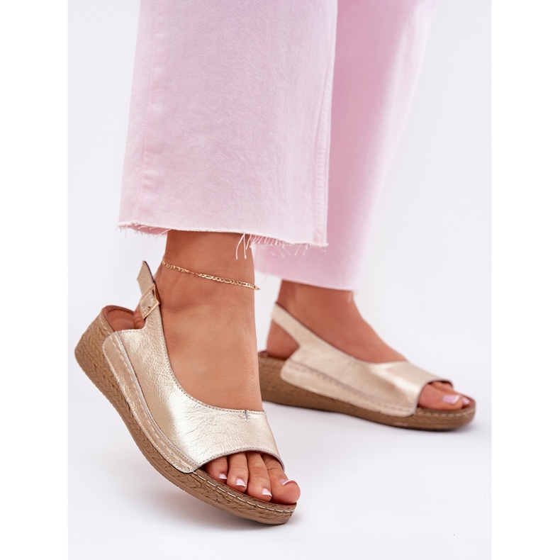 Sandalias de cuero para mujeres en Wedge Maciejka L7069 -25 Zlotys dorado