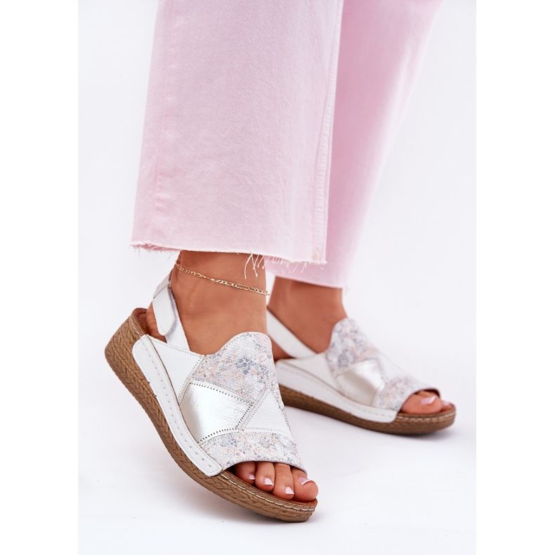 Sandalias de cuero para mujeres con cuña con Maciejka Braid L7067-11 White blanco Sandalias de cuero para mujeres con cuña con Maciejka Braid L7067-11 White blanco