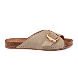 Chanclas de cuero con una abrazadera dorada Maciejka 07000-22 Pistacho verde