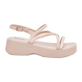 Sandalias para mujeres en la plataforma con rayas de rodamiento de luz beige