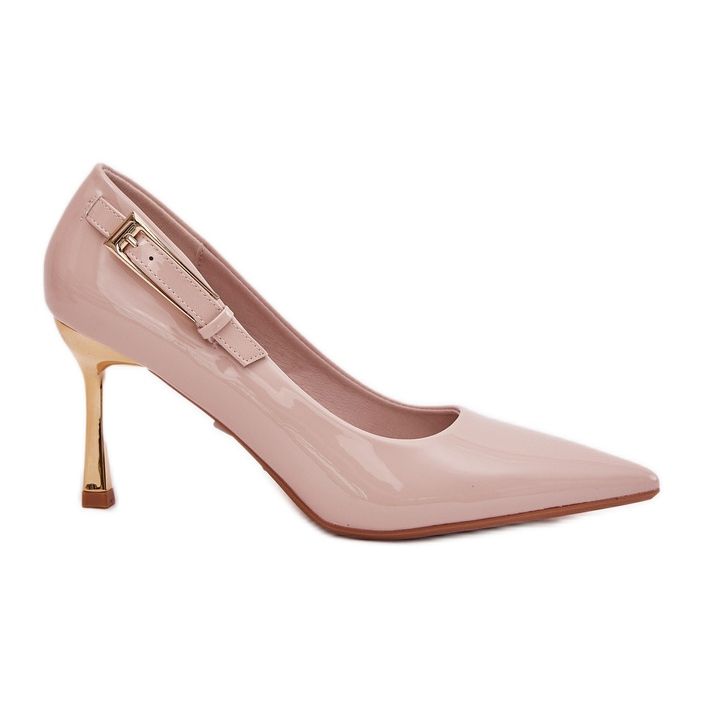 Tacones pintados con una abrazadera beige dorada