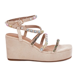 Sandalias para mujeres para cuña con decoración en rayas beige