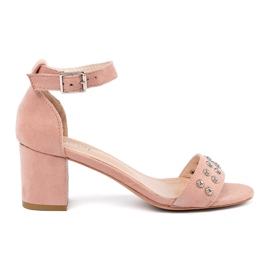 Seastar Sandalias en una publicación con tachuelas
