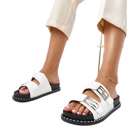 Chanclas blancas en la plataforma Blau blanco
