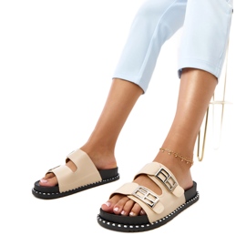 Beige chanclas en la plataforma Blau