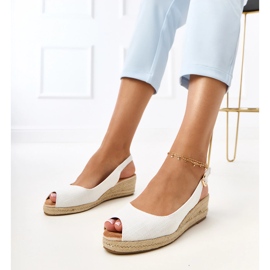 Sandalias de aluminosas blancas en la cuña de Nevarek blanco