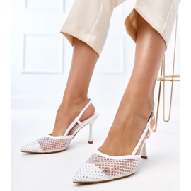 Sandalias blancas en un tacón alto decorado con circonitos de Lior blanco