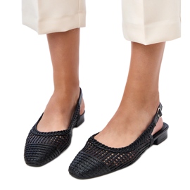 Ballerinas negras de Openwork con un talón de víspera expuesta negro