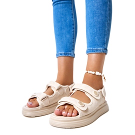 Sandalias beige con cinturones de barba ajustables