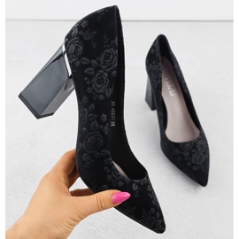 Bombas de mujeres con flores en el poste negro Vinceza 62254