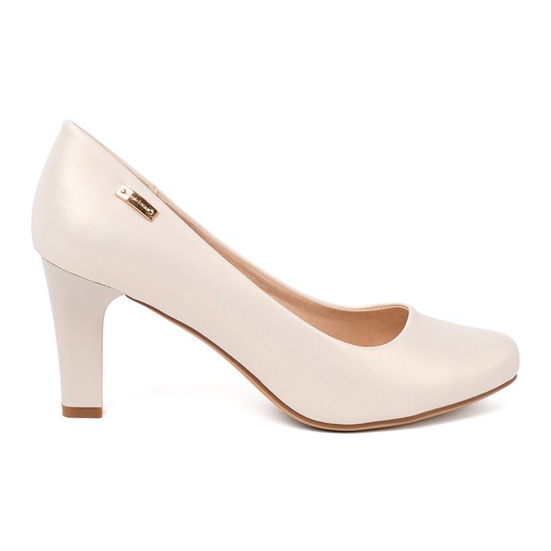 Bombas beige en el poste de Sergio Leone