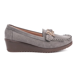 Shelvt Zapatos grises con un oso de peluche dorado