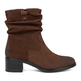 Botas de cuero marrón con un Sergio Leone arrugado