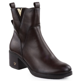 Botas para mujeres en el poste aislado Brown Vinceza 58581 marrón