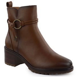 Botas para mujeres aisladas en el bloque marrón potocki sz12527
