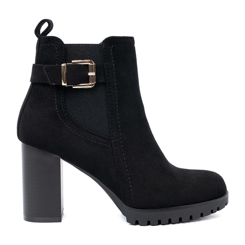 Shelvt Botas negras en el poste con una abrazadera decorativa negro