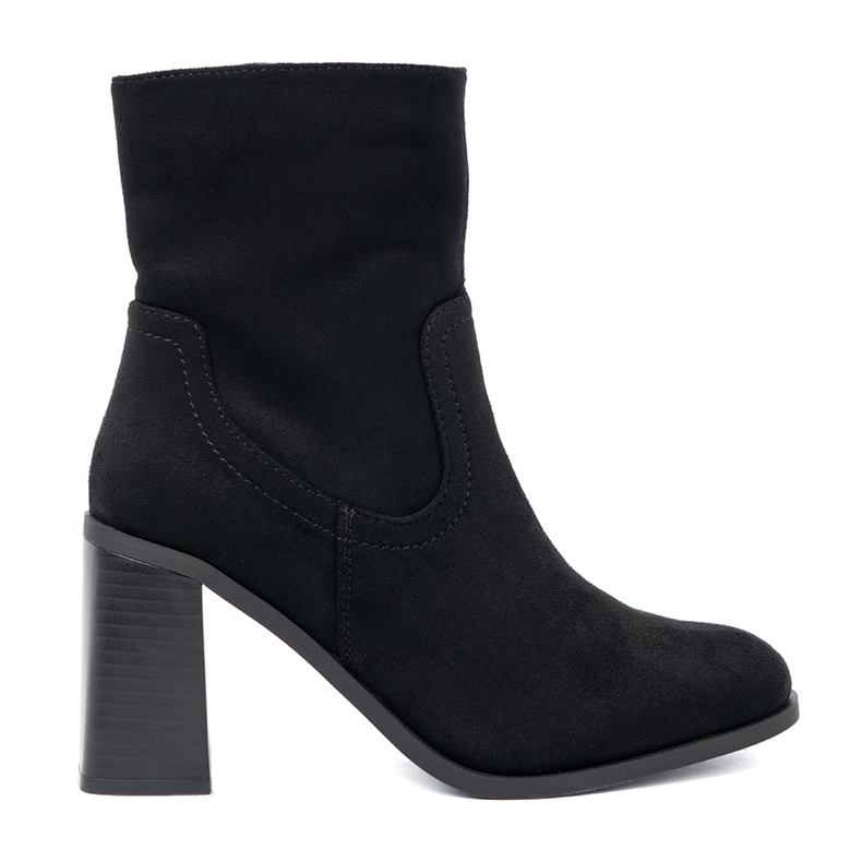 Shelvt Tacones altos negros con un corte clásico