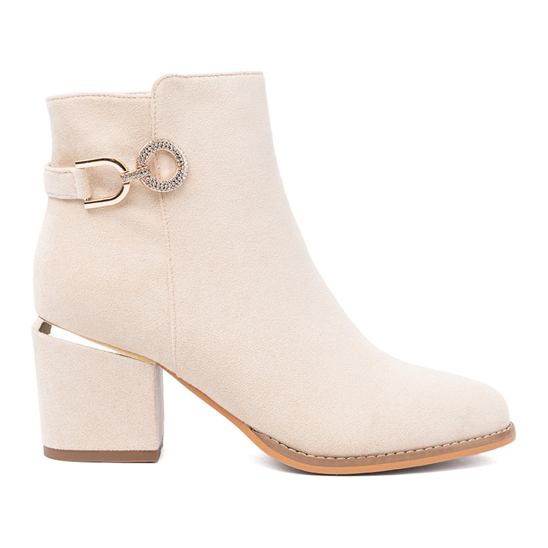 Shelvt Botas beige ligeras en el poste con una abrazadera decorativa