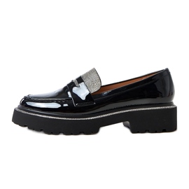 Mocasines barnizados negros decorados con laudos de circones