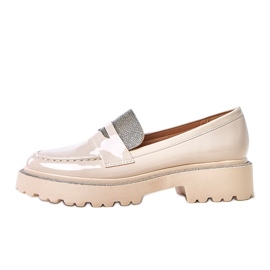 Mocasines barnizados beige decorados con circones de los lauros